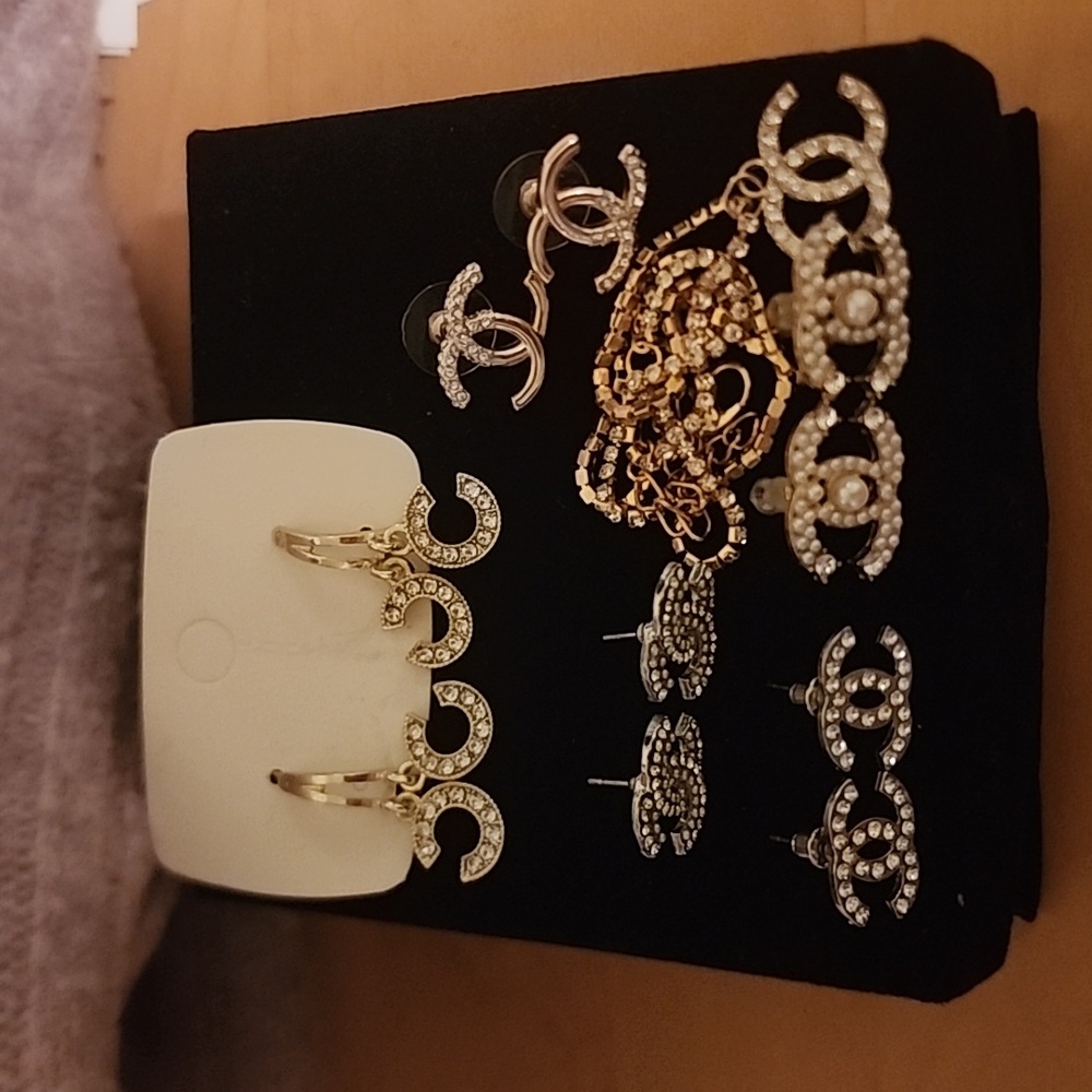 Earrings live show